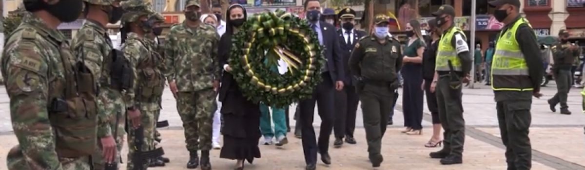 Con un breve pero emotivo acto se conmemoraron los 210 años de la Independencia Nacional.